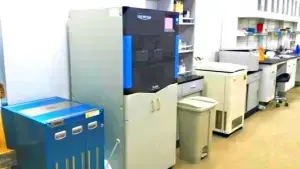 DNA 추출 공정을 진행 중인 seeDNA 자사 연구소
